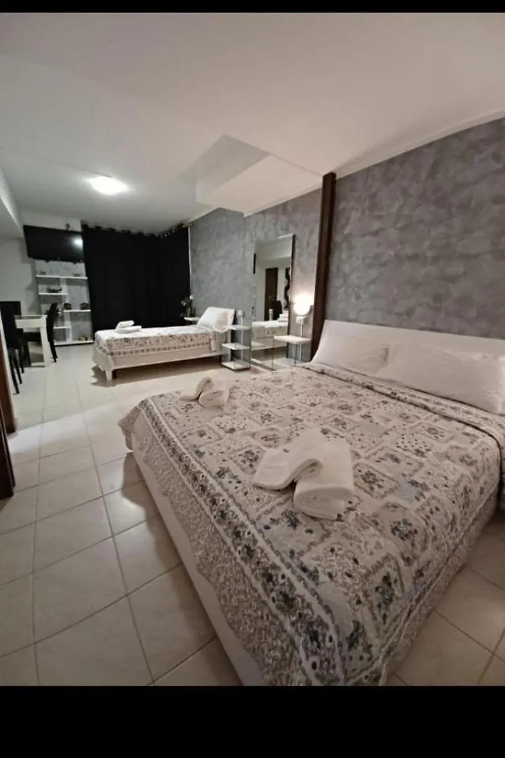 Holiday House Μέστρε 0*,